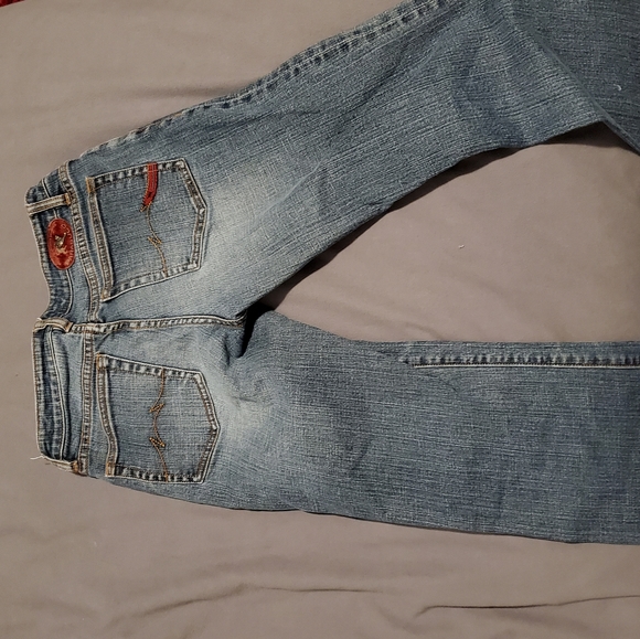 Woman's jens - Picture 10 of 16